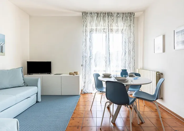 Διαμέρισμα Guesthost - Comfy With Private Parking Near The Beach!