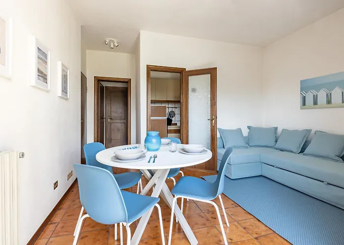 Guesthost - Comfy With Private Parking Near The Beach! * Βιαρέτζιο