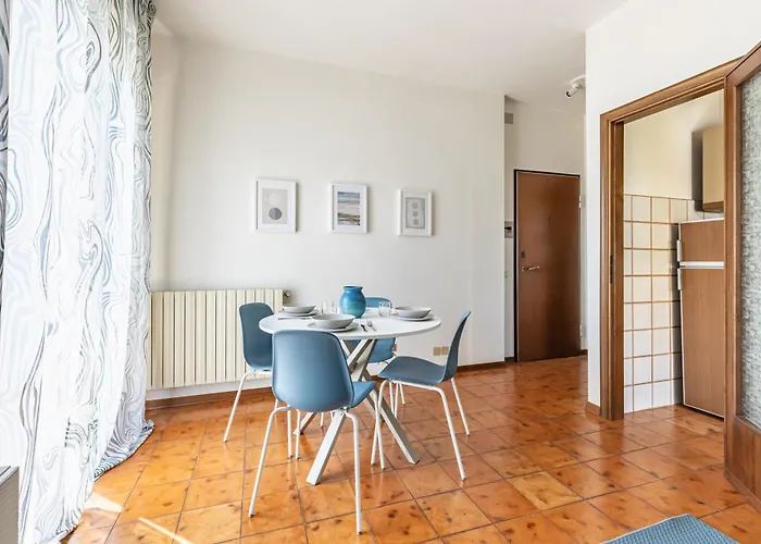 Διαμέρισμα Guesthost - Comfy With Private Parking Near The Beach!