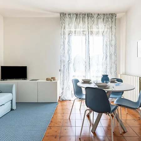 Appartamento Comfy With Private Parking Near The Beach!
