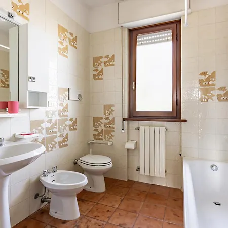 Appartamento Comfy With Private Parking Near The Beach! *