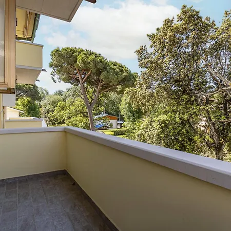 Comfy With Private Parking Near The Beach! Appartamento Viareggio