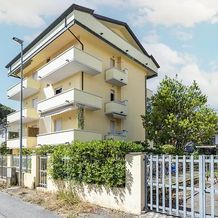 Comfy With Private Parking Near The Beach! Appartamento