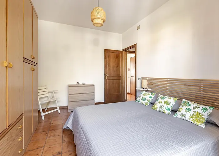 Guesthost - Comfy With Private Parking Near The Beach! Viareggio