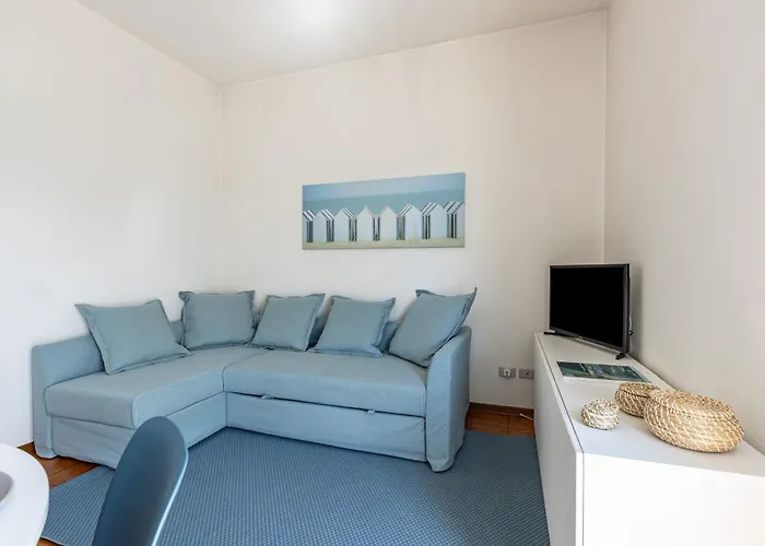 Guesthost - Comfy With Private Parking Near The Beach!